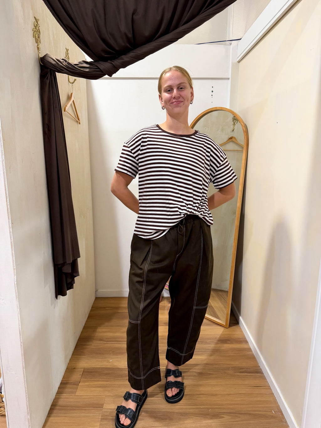 Easy Tuck Tee Choc/White