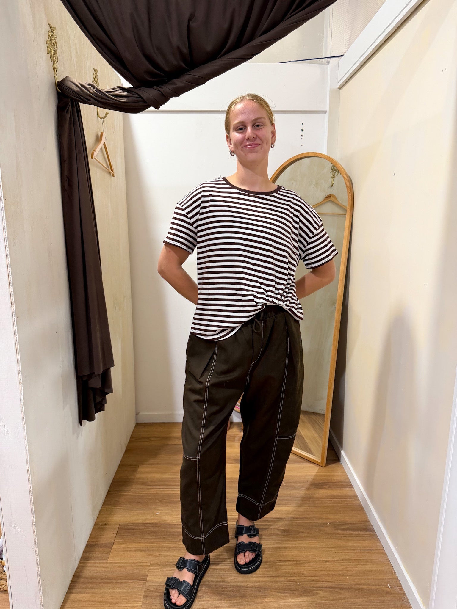Easy Tuck Tee Choc/White