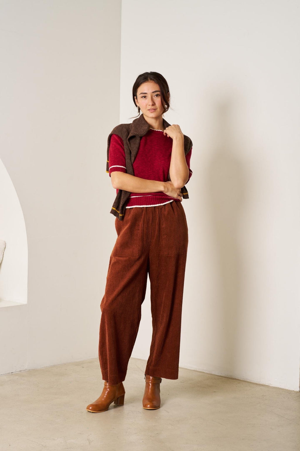 Nora Knit, relaxed cotton-viscose fit - side view