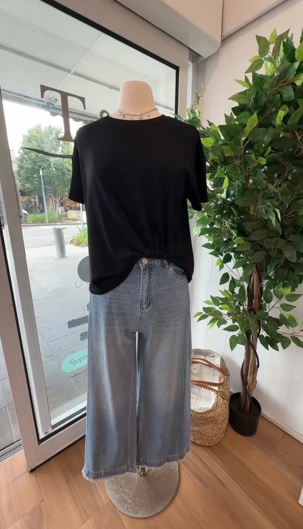 Easy Tuck Tee Black