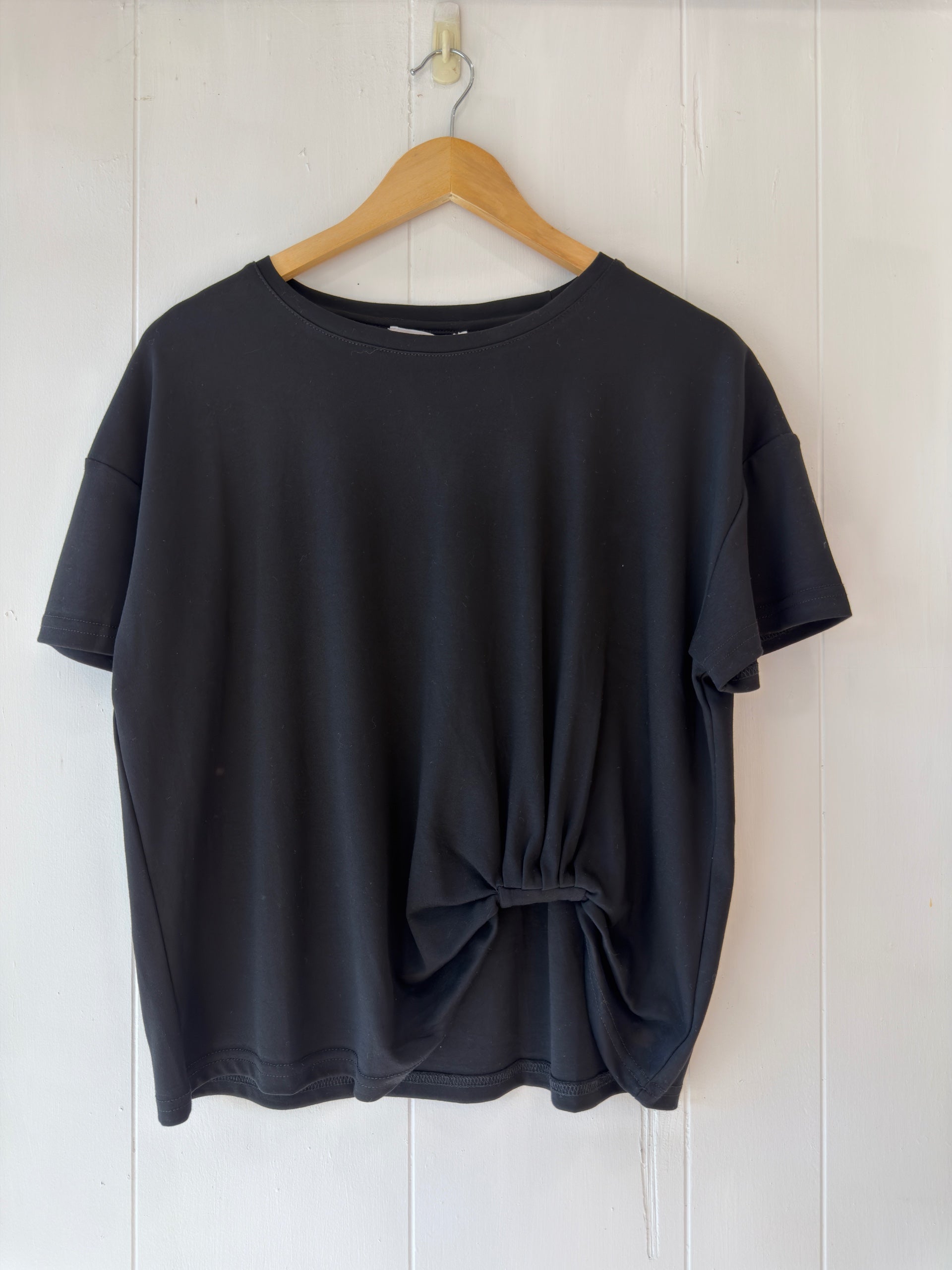 Easy Tuck Tee Black
