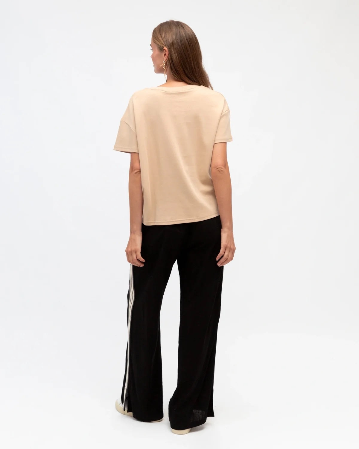 Easy Tuck Tee in Natural – Tops by Salt & Tide Co