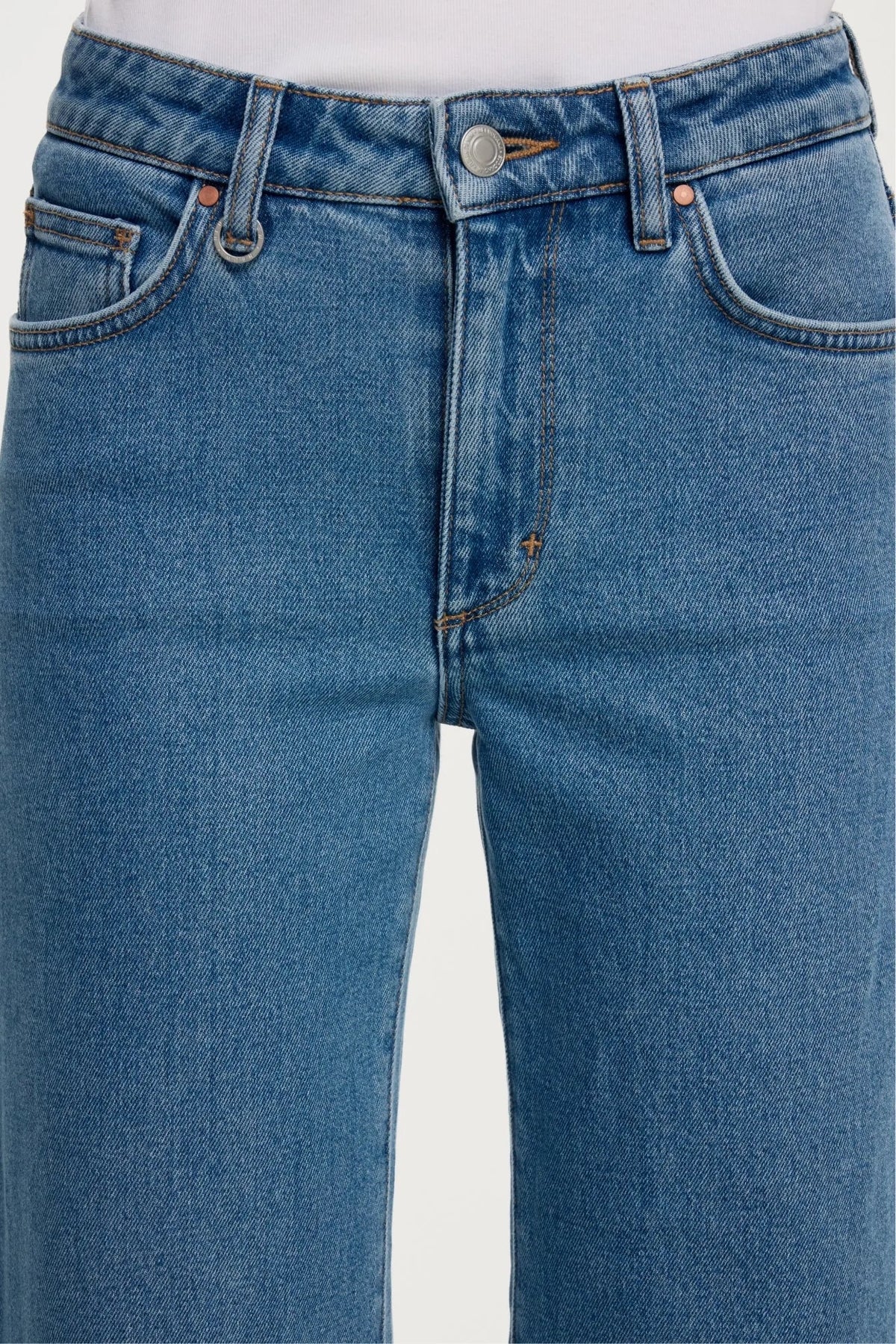 Mid wash blue NEUW Eva Wide Jean showing the full length wide leg drape from mid thigh